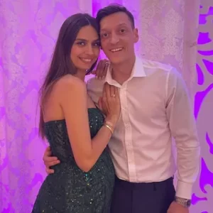 Mesut ozilin esi Amine Gulse iddialari yalanladi1 habermeydan