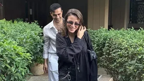 Serenay Sarıkaya ve Mert Demir aşkı devam ediyor: Sevgilisini konserde yalnız bırakmadı Serenay Sarikaya Mert Demir aski devam ediyor habermeydan