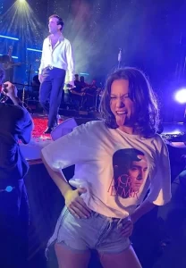 Serenay Sarıkaya ve Mert Demir aşkı devam ediyor: Sevgilisini konserde yalnız bırakmadı Serenay Sarikaya Mert Demir aski devam ediyor2 habermeydan