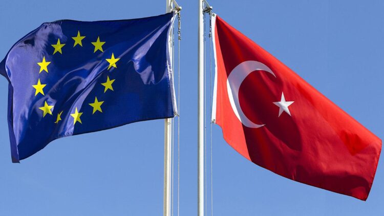 AB’den Türkiye’ye “kırmızı kart” AB’den Türkiye’ye “kırmızı kart”...