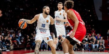 Anadolu Efes, Olympiakos’u Atina’da devirdi!