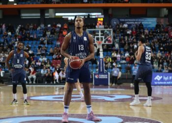 Anadolu Efes, Trabzonspor'u deplasmanda devirdi! Anadolu Efes, Trabzonspor’u deplasmanda devirdi!