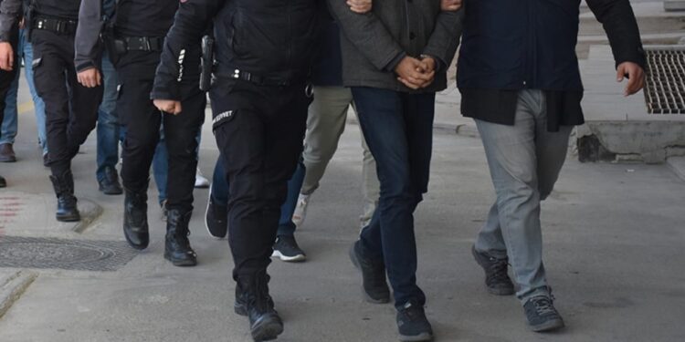İstanbul Başsavcılığı’nın yürüttüğü soruşturma çerçevesinde, Antalya turizm sektöründen tanınmış iş insanları H.D. ve İ.L. gözaltına alındı.