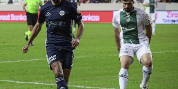 Antalyaspor, Bursaspor önünde 3 golle turladı! Antalyaspor, Bursaspor önünde 3 golle turladı!