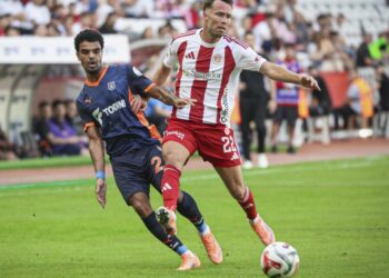 Başakşehir, Antalya'da 3 puanı 4 golle aldı! Başakşehir, Antalya’da 3 puanı 4 golle aldı!