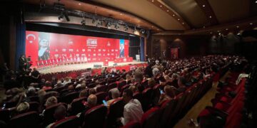 CHP İstanbul kongresiyle ilgili dava ertelendi! Gürsel Tekin görevini sürdürecek