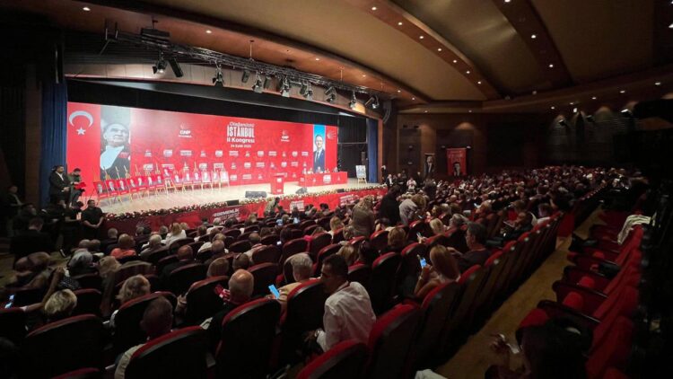 CHP İstanbul kongresiyle ilgili dava ertelendi.