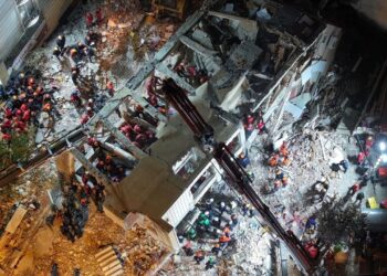 Kocaeli’de çöken binada bilirkişi incelemesi sürüyor