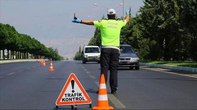Geçtiğimiz yasama döneminde Meclis Başkanlığı’na sunulan ve trafik cezalarının artırılmasını öngören Karayolları Trafik Kanunu değişiklikleri, önümüzdeki hafta Meclis Genel Kurulu’nda görüşülecek.