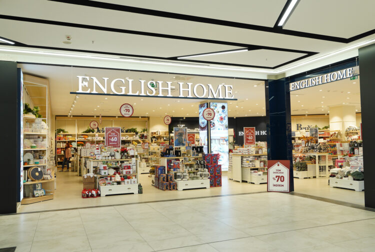 English Home 10 yıldır bulunduğu ülkeden çekildi.
