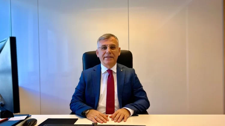 Diyanet İşleri Başkan Yardımcılığı görevine atanan Fatih Mehmet Karaca, kariyeri ve geçmiş görevleriyle merak edilen isimler arasında yer alıyor.