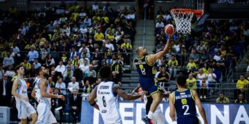 Fenerbahçe Beko, Petkimspor’u farklı geçti!