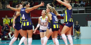 Fenerbahçe, Beşiktaş'ı geçip 4'te 4 yaptı! Fenerbahçe, Beşiktaş’ı geçip 4’te 4 yaptı!