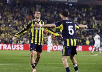 Fenerbahçe, Stuttgart'ı tek golle devirdi! Fenerbahçe, Stuttgart’ı tek golle devirdi!