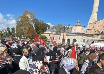 Ayasofya’dan Eminönü’ne: Filistin’e destek için büyük yürüyüş düzenlendi