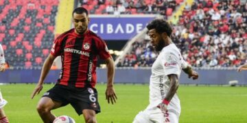 Gaziantep FK, Antalyaspor karşısında 3 puanı 3 golle aldı!