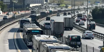 İstanbul’da metrobüs kazası: Seferlerde aksama yaşandı