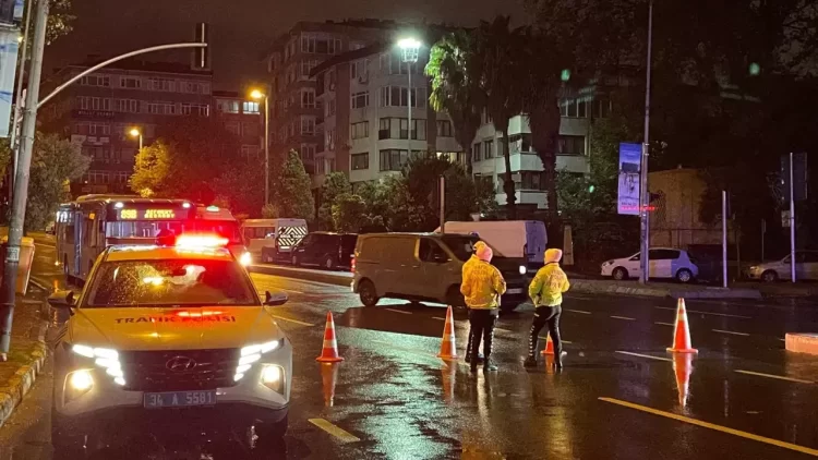 Bazı yollar trafiğe kapatıldı.
