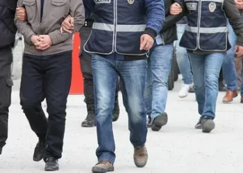 İzmir’de kaçakçılık operasyonu! 10 milyon TL kaçak ürün ele geçirildi