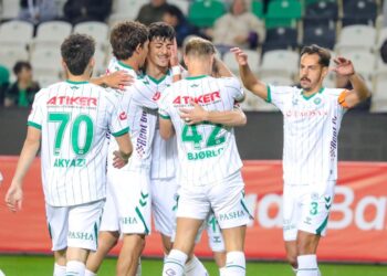 Konyaspor, kupada 12 Bingölspor'u 9 kişiyle geçti! Konyaspor, kupada 12 Bingölspor’u 9 kişiyle geçti!