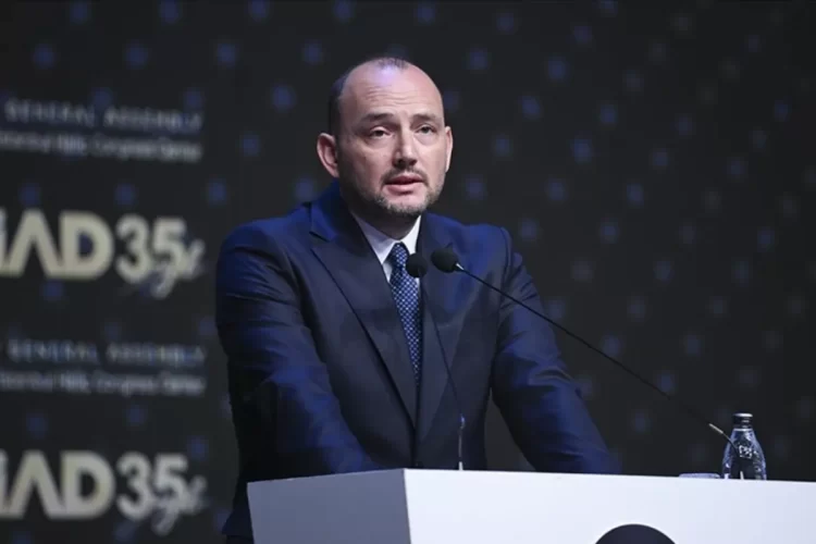 MÜSİAD Genel Başkanı Burhan Özdemir, CNBC-e canlı yayınında Şafak Tükle’nin sorularını yanıtladı ve ekonomi, enflasyon, faiz ve asgari ücret konularına dair önemli değerlendirmelerde bulundu.