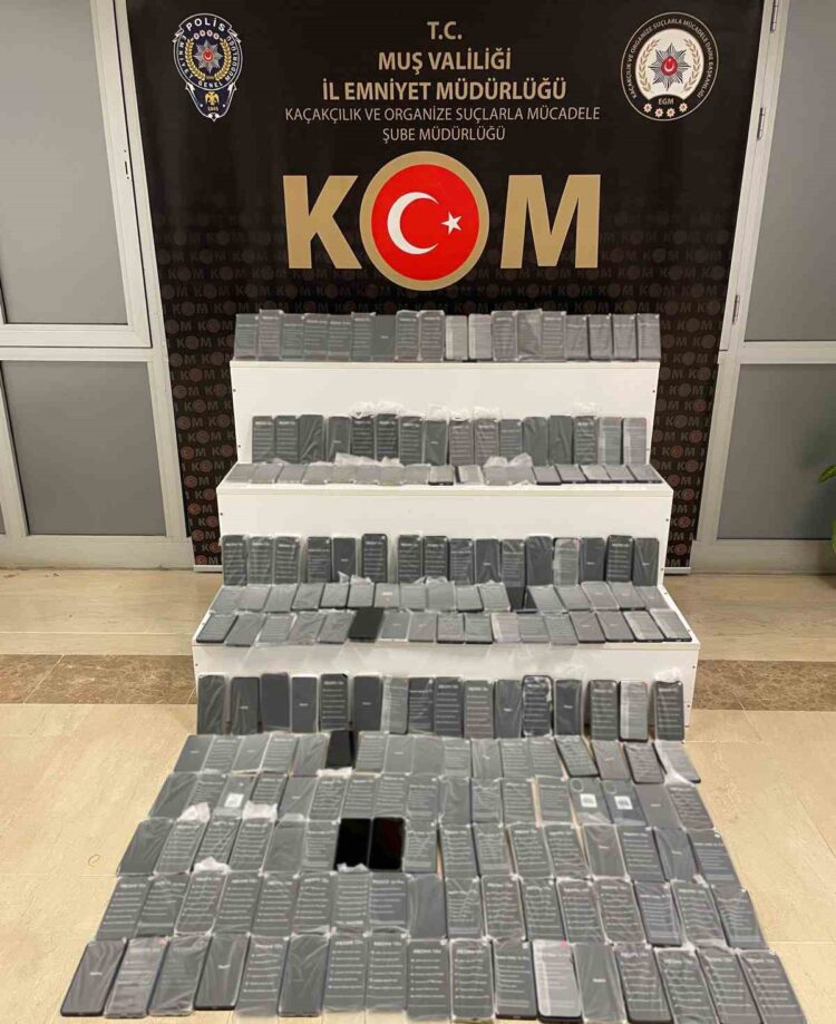 musta 218 gumruk kacagi cep telefonu ele gecirildi habermeydan e1760368702939