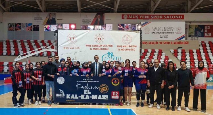 Muş'ta, kızlar voleybol maçında kadına şiddet farkındalığı! musta liseler arasi kizlar voleybol macinda kadina siddet farkindaligi habermeydan e1761663606225