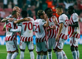 Samsunspor, Dinamo Kiev'i 3 golle geçti! Samsunspor, Dinamo Kiev’i 3 golle geçti!