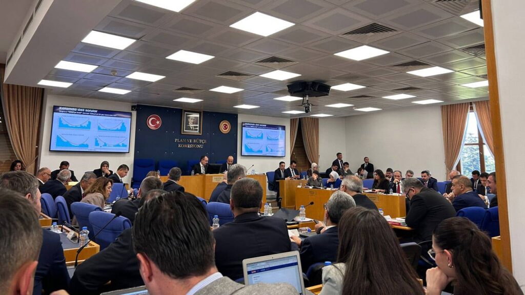 SGK Başkanı’nın açıklamaları Meclis Komisyonu’nda gerginliğe yol açtı sgk baskani nin aciklamalari komisyonda tartisma yaratti habermeydan