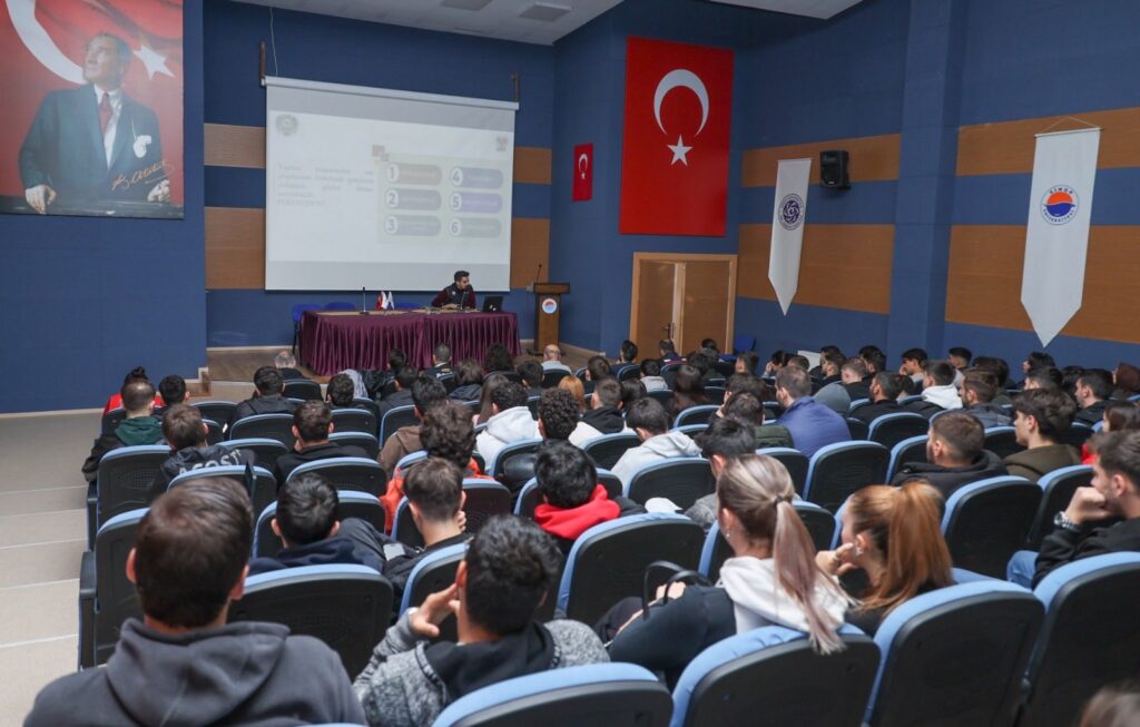 Sinop'ta, Gençlik ve Güvenli Gelecek semineri düzenlendi! sinopta genclik ve guvenli gelecek semineri duzenlendi habermeydan