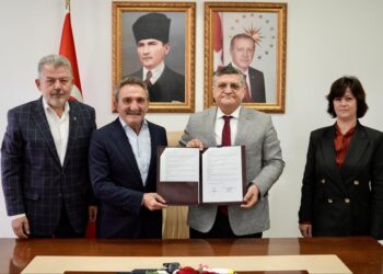 Sinop'ta, 'Kökten Geleceğe: Aileyle Büyüyen Türkiye' Projesi İmzalandı! Sinop’ta, ‘Kökten Geleceğe: Aileyle Büyüyen Türkiye’ Projesi İmzalandı!