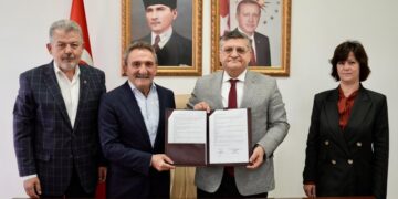 Sinop'ta, 'Kökten Geleceğe: Aileyle Büyüyen Türkiye' Projesi İmzalandı! Sinop’ta, ‘Kökten Geleceğe: Aileyle Büyüyen Türkiye’ Projesi İmzalandı!