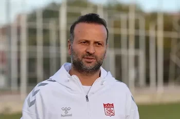 Sivasspor, Osman Zeki Korkmaz ile yollarını ayırdı! Sivasspor, Osman Zeki Korkmaz ile yollarını ayırdı!