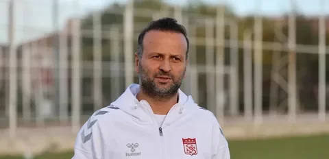 Sivasspor, Osman Zeki Korkmaz ile yollarını ayırdı! sivasspor osman zeki korkmaz ile yollarini ayirdi habermeydan 1 e1761664341254