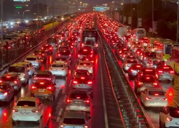 İstanbul Anadolu Yakası’nda trafik yoğunluğu zirvede