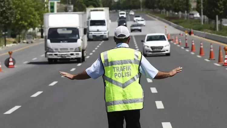İstanbul’da bazı yollarda geçici trafik kısıtlaması uygulanacak İstanbul’da bazı yollarda geçici trafik kısıtlaması uygulanacak.