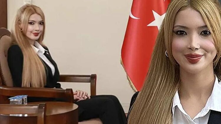 Sosyal medya, yeni kaymakam Tuğçe Orhan’ı Cindy bebeğe benzetti Sosyal medya, yeni kaymakam Tuğçe Orhan’ı Cindy bebeğe benzetti.