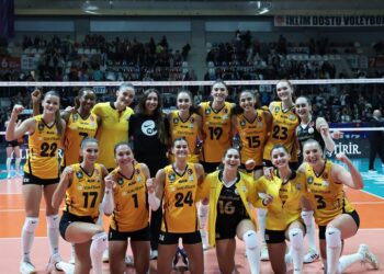 VakıfBank, Zeren Spor’u 3-1’le geçti!