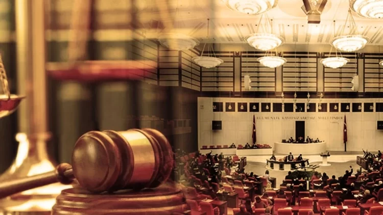 Yeni yargı paketiyle ilgili gelişmeler gündemdeki yerini koruyor.