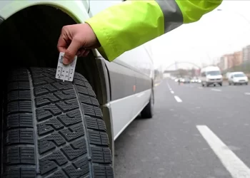 Sürücülere kış lastiği uyarısı: Takmayanlara 5.856 TL ceza Zorunlu kış lastiği tarihi öne çekildi