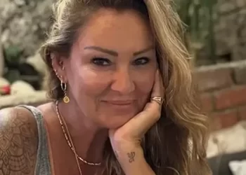 19 yaşındaki halini paylaşan Pınar Altuğ’un fotoğrafı ses getirdi