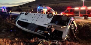 Afyonkarahisar’da yolcu otobüsü devrildi! Ölü ve yaralılar var