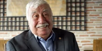  Türk tiyatrosunun usta ismi Ahmet Gülhan kimdir?