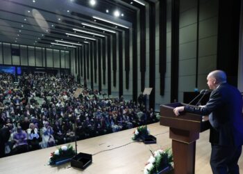 Erdoğan: Aile kimlik ve kültürün yaşatıldığı bir okul hükmündedir