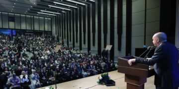 Erdoğan: Aile kimlik ve kültürün yaşatıldığı bir okul hükmündedir Erdoğan: Aile kimlik ve kültürün yaşatıldığı bir okul hükmündedir