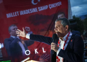 Özgür Özel'den Akın Gürlek iddiası: Akın Gürlek Lüksemburg’daki Eti Maden şirketinden maaş aldı Özgür Özel’den Akın Gürlek iddiası: Akın Gürlek Lüksemburg’daki Eti Maden şirketinden maaş aldı