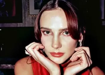 Alina Boz diziden çıkarıldığını uçakta öğrendi