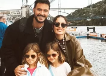 Anıl Altan ve Pelin Akil kızlarıyla aile tatili Anıl Altan ve Pelin Akil kızlarıyla aile tatili