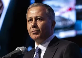 Bakan Yerlikaya ‘Gereği Yapıldı’ Diyerek Duyurdu! Araçtakilere Saldıran Şehir Eşkıyası Yakalandı