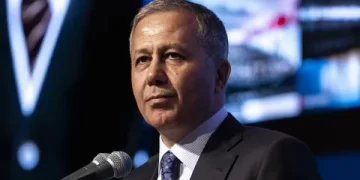 Bakan Yerlikaya ‘Gereği Yapıldı’ Diyerek Duyurdu! Araçtakilere Saldıran Şehir Eşkıyası Yakalandı